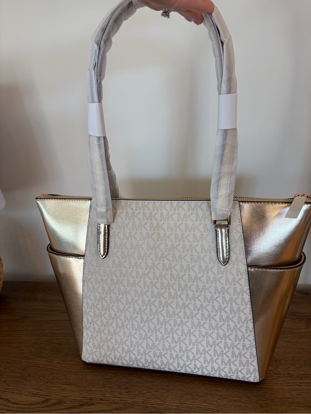 Michael Kors White and Gold Signature MK Tote - Picture 3 of 4